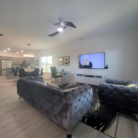 Majesty - Work Friendly & Near Downtown Villa